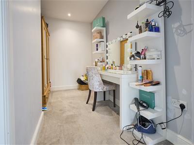Dressing room (L-shaped)